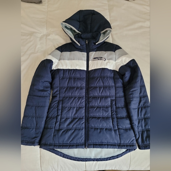 EUC Seattle Seahawks Puffer Jacket XS - Picture 3 of 10